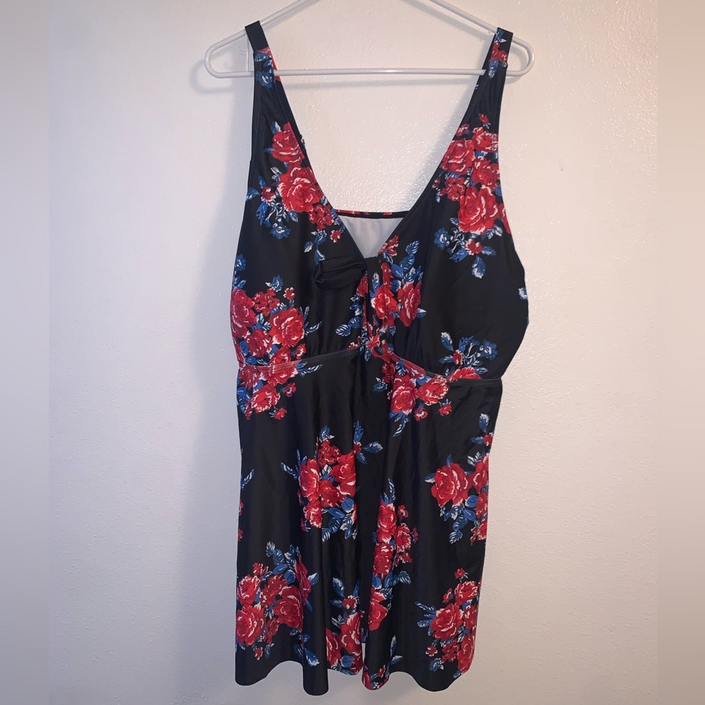 Yonique Swim Top Black Floral Print Size 24W NWT